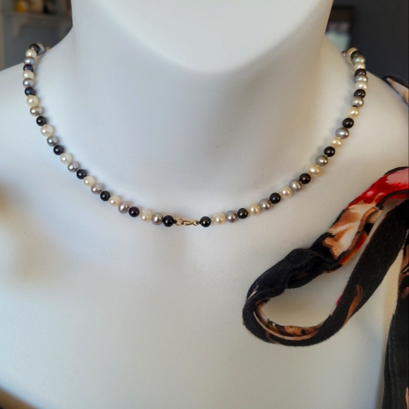 2/$50-Vintage Fresh Water Pearl Necklace - Picture 2 of 2
